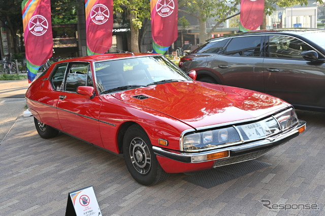 「シャンゼリゼの風」展で展示されたシトロエンの車両