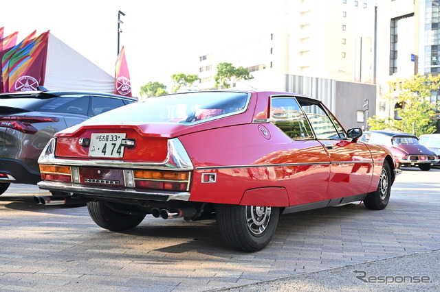 「シャンゼリゼの風」展で展示されたシトロエンの車両