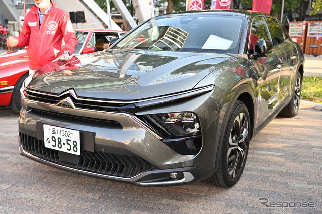 「シャンゼリゼの風」展で展示されたシトロエンの車両