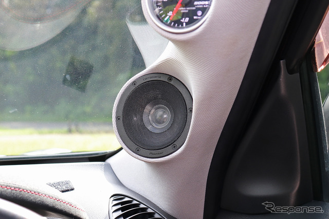 ドアスピーカーを「アウター化」にて装着したオーディオカーの一例(製作ショップ:M.E.I.<広島県>)。
