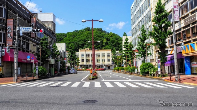 奥多摩への「アドベンチャーライン」の入口としてレトロにリニューアルされる青梅駅(正面)。