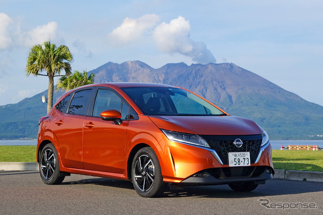 日産 ノート X FOURのフロントビュー。電動AWDはライドフィールのハイテク感が桁違いだった。