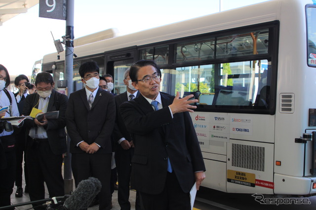初日に登壇した愛知県 大村秀章 知事(右)と、埼玉工業大学 自動運転技術開発センター 渡部大志センター長