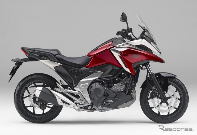 ホンダ NC750X DCT（キャンディークロモスフィアレッド）