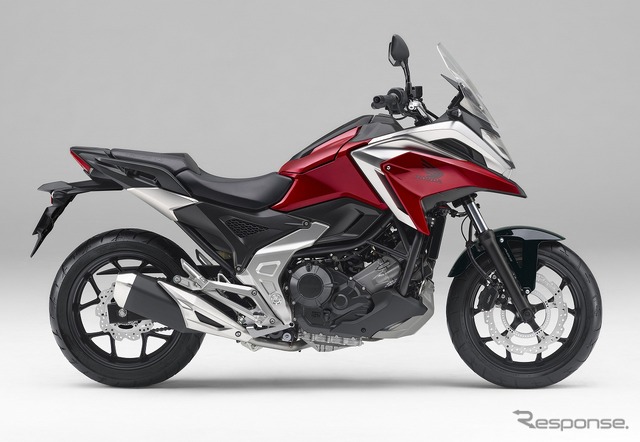 ホンダ NC750X（キャンディークロモスフィアレッド）