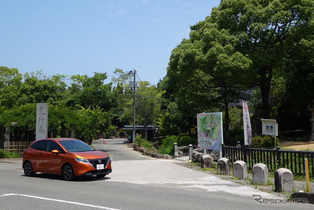 山口の高杉晋作邸、東行庵にて記念撮影。荒天が多かった往路とは裏腹に帰路は好天に恵まれた。