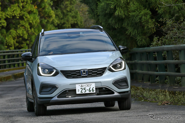 ホンダ フィット e:HEV CROSSTAR(AWD)