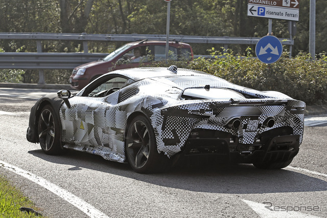 フェラーリ SF90 VS プロトタイプ(スクープ写真)