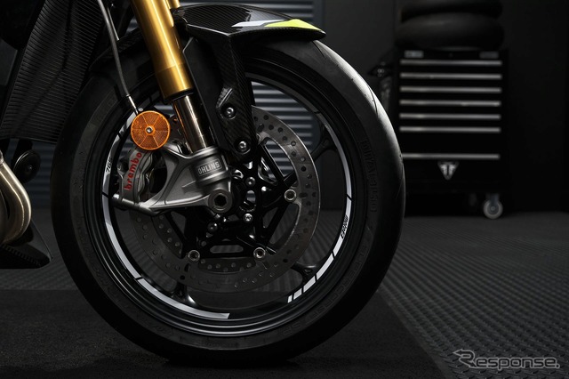 最高仕様の新型Brembo製ブレーキ