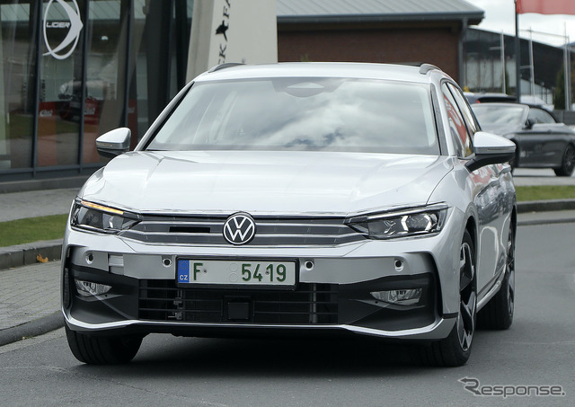 VW パサート 次期型プロトタイプ(スクープ写真)