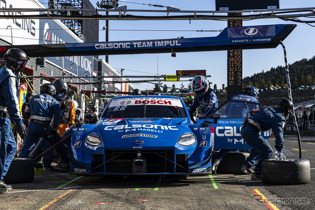 GT500クラスチャンピオン#12 カルソニック IMPUL Z(平峰一貴/ベルトラン・バゲット)のピットシーン