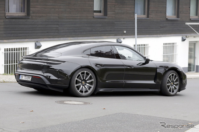 ポルシェ タイカン 改良新型プロトタイプ(スクープ写真)