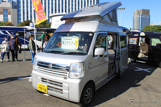 オートワンの軽自動車キャンピングカー『給電くんPOPUPルーフ』（お台場キャンピングカーフェア2022）