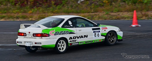 編集部モガミの走行(ホンダ インテグラタイプR)
