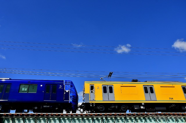 列車救援機能を持つモヤ704。モヤ703とユニットを組む。