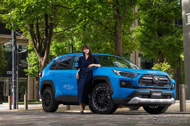 ホイール交換だけでここまで映える!“ゴツかっこいい”レイズ「チーム デイトナ」x「RAV4」の組合せが熱い