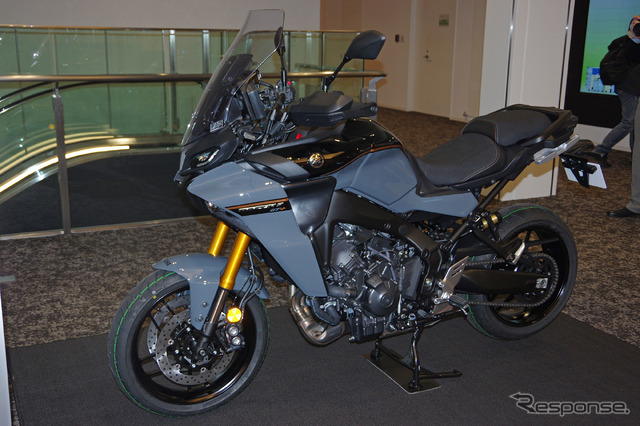 世界初の「レーダー連携ユニファイドブレーキシステム」を採用したヤマハの新型『トレーサー9 GT+』
