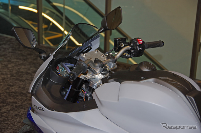 二輪安定化支援システム（AMSAS）を搭載したバイク