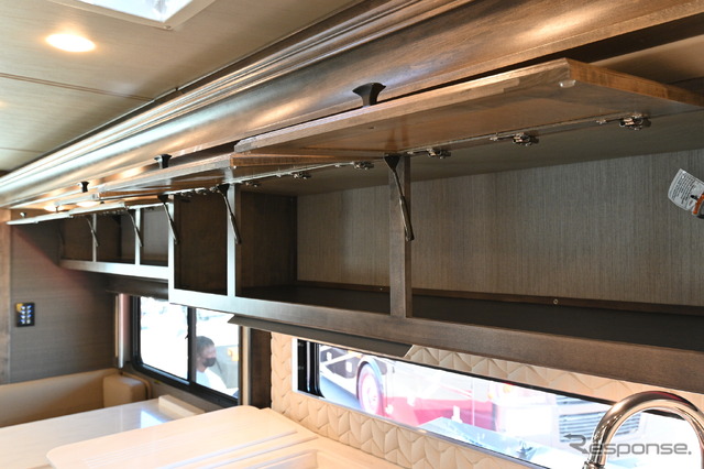 ティフィン「アレグロ ブリーズ33BR」の天井収納