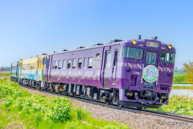 宗谷本線を走る観光列車『花たび　そうや』。JR北海道の2022年度第2四半期では鉄道運輸収入の増加に寄与した。