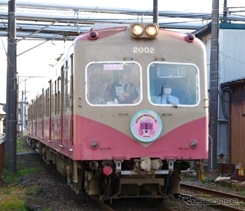 11月19日から「銚電ロマンスシート」の利用が開始される2000形2002号。