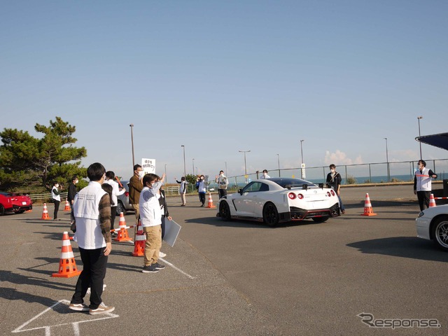 スタッフ全員でお見送り