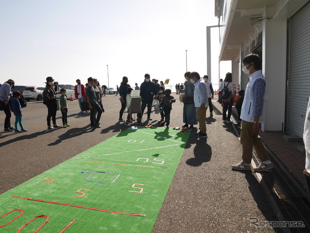 湘南・茅ヶ崎発祥というビーサン飛ばしをアレンジしたスリッパ飛ばしゲーム