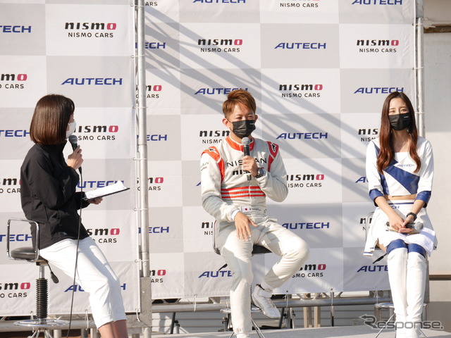 レーサーの平手晃平選手と2022オーテックレースクイーンの美すずさんによるトークショー