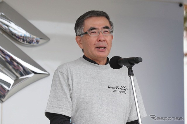 あいさつをする鈴木社長