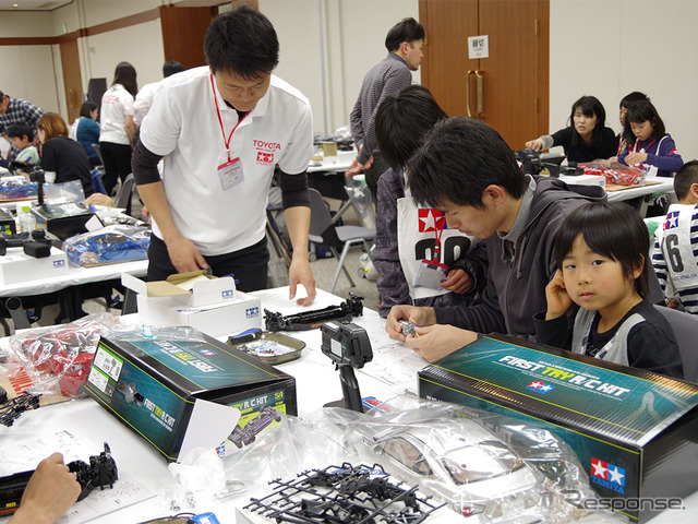 RCカー組み立て教室「トライ!!トヨタRCスクール」