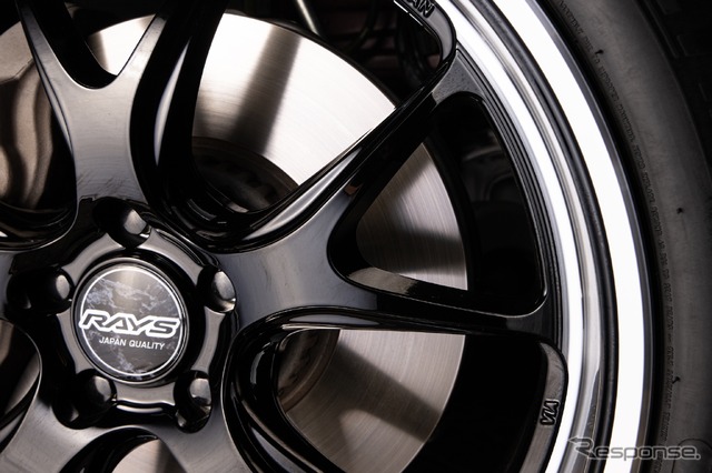 メルセデスベンツ EQC / レイズ ホムラ 2x5RA