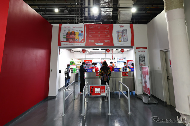 アルコール0％のビールを販売するW杯カタール大会カタール対エクアドル戦、アルベイスタジアム
