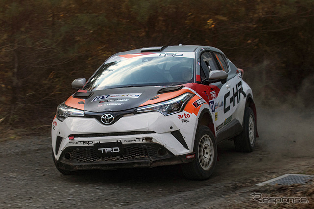 タイのラリー選手権2022でチャンピオンとなったトヨタ C-HR TRD