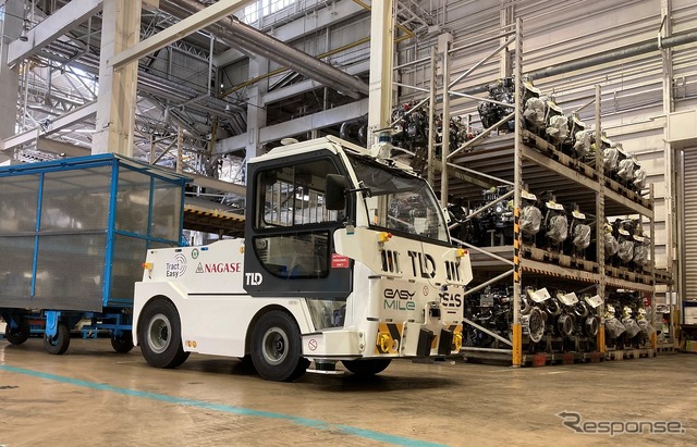 三菱ふそうの構内自動けん引車