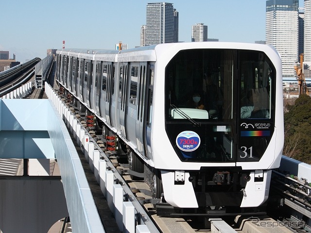 有明・東京ビッグサイト駅（仮称）では、ゆりかもめとの乗換え利便向上の視野に。写真はゆりかもめの7300系。