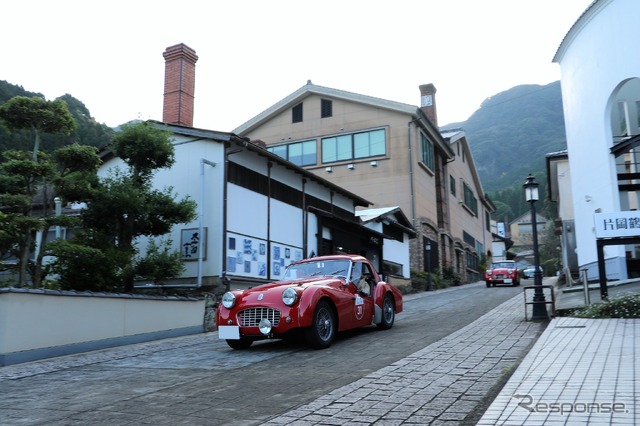 トライアンフ TR2と伊万里焼の工房