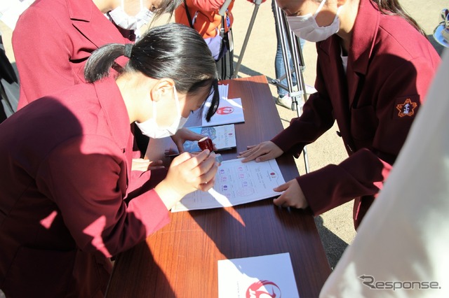 山鹿市立平小城小学校はスタンプポイントなので、生徒がシートにスタンプを押してくれる