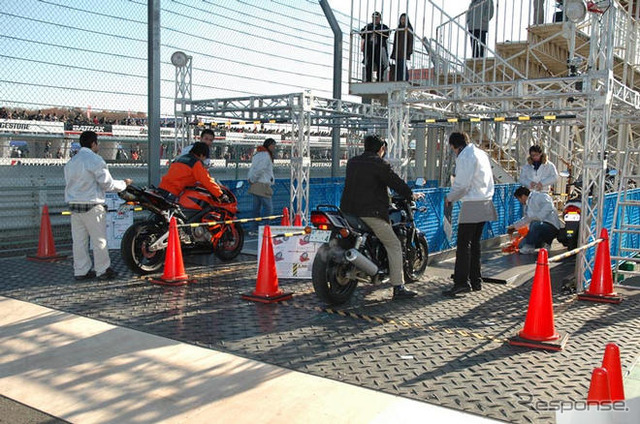 立体駐車場にオートバイ…体験モニター募集