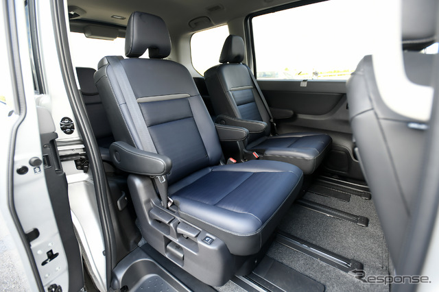 日産 セレナ 新型(e-POWER LUXION)