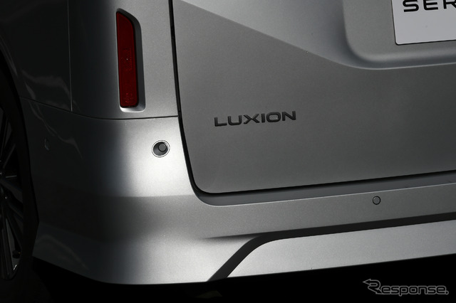 日産 セレナ 新型(e-POWER LUXION)