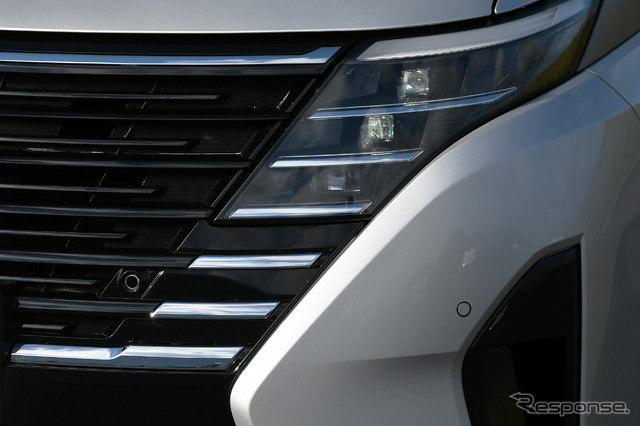 日産 セレナ 新型(e-POWER LUXION)