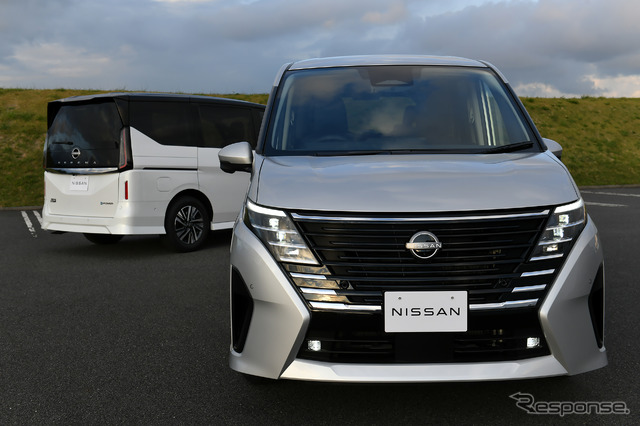 日産 セレナ 新型。ハイウェイスターV(奥)とLUXION(手前)