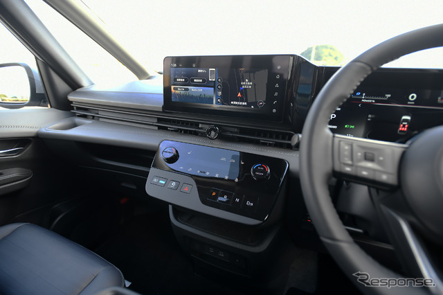 日産 セレナ 新型(e-POWER LUXION)