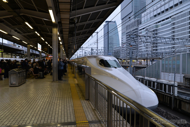 東海道新幹線名古屋駅ホーム。