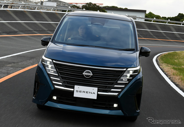 日産 セレナ 新型(e-POWER LUXION)