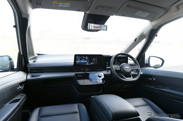 日産 セレナ 新型(e-POWER LUXION)