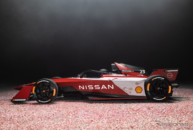 桜のデザインを取り入れた日産のフォーミュラEマシン「NISSAN e-4ORCE 04」