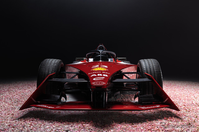 桜のデザインを取り入れた日産のフォーミュラEマシン「NISSAN e-4ORCE 04」