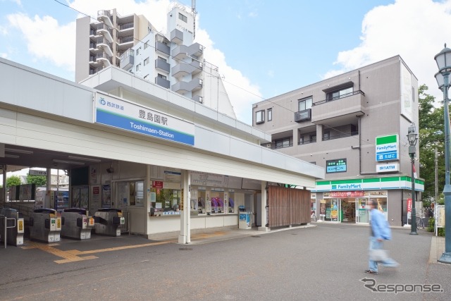 最寄りの西武鉄道・豊島園駅（改装前）