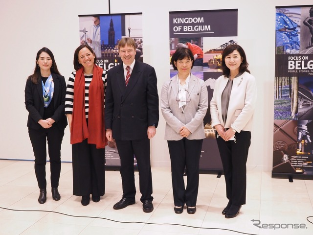 (左から)黒田ベルギー大使館経済通商担当官、ビルデルリング駐日ベルギー大使、デルイベル・フランダース地域政府貿易投資局日本事務所代表、森田結花ワロン地域政府貿易・外国投資振興庁貿易振興部東京代表、三宅優子ブリュッセル首都圏政府貿易投資局駐日代表部コマーシャルセクレタリー